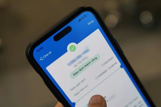 Công an kiểm tra giao dịch chuyển khoản 20 triệu đồng ở ngân hàng ACB của người đàn ông SN 1995 