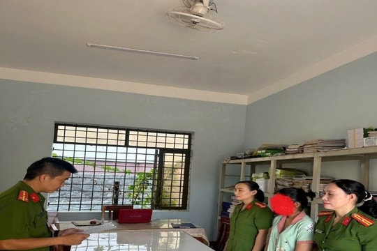 Cô gái sinh năm 2003 phải làm việc với công an sau khi chuyển khoản, nhận tiền chứa nội dung này