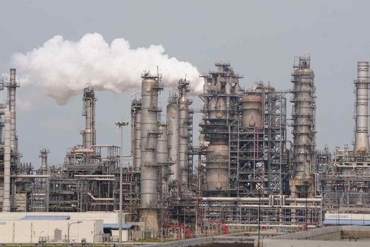 Không cần đi qua eo biển Hormuz, 4 triệu thùng dầu thô sắp di chuyển thẳng đến Việt Nam, không phải từ Nga hay Trung Quốc