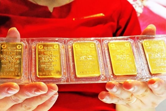 Giá vàng giảm mạnh không phanh