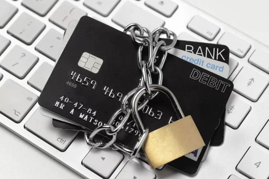 Trong tháng 5, ngân hàng sẽ "khóa" toàn bộ giao dịch chuyển khoản, nạp rút tiền online đối với những khách hàng này