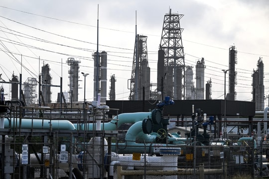 Chuyên gia cảnh báo nhà đầu tư đang "đánh giá thấp" rủi ro từ cuộc chiến ở Iran