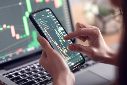 Cộng đồng đầu tư choáng váng: Chàng sinh viên tất tay gần 20 tỷ đồng tiền thừa kế vào cổ phiếu 1 hãng công nghệ, mất ngay 5 tỷ chỉ trong 1 ngày