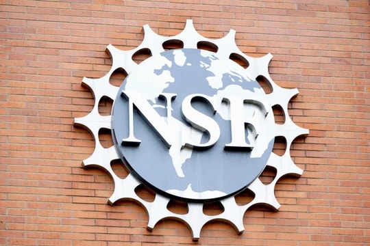 Ông Trump sa thải hội đồng độc lập giám sát Quỹ Khoa học Quốc gia