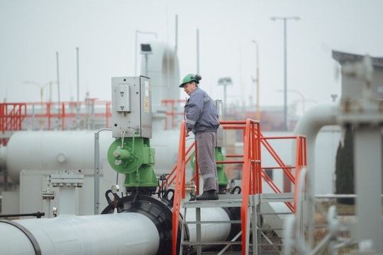 Là nước châu Âu duy nhất không áp trừng phạt Nga, quốc gia này đang hưởng giá khí đốt rẻ nhất châu lục, thấp hơn Đức hay Áo tới 3-5 lần