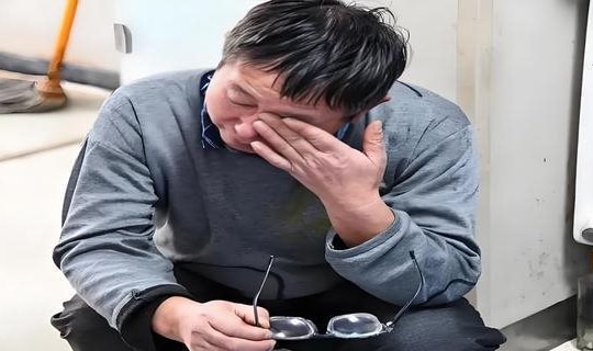 Có dòng tiền lên tới 4 tỷ đồng ra vào tài khoản: Công an điều tra loạt giao dịch chuyển của một người đàn ông