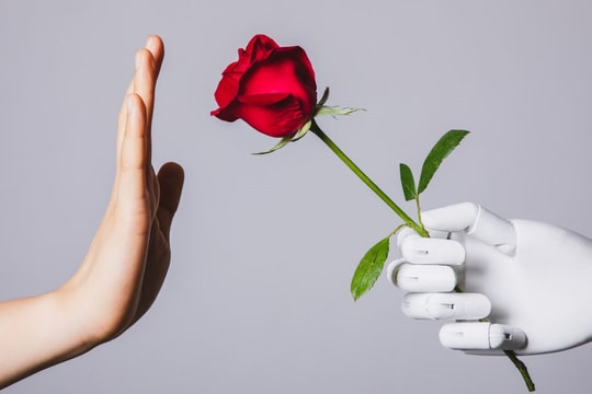 Chọn con tim hay nghe lý trí: AI càng ngọt ngào càng dễ nói dối, tỷ lệ lỗi cao hơn 60% so với mô hình phản hồi khô khan