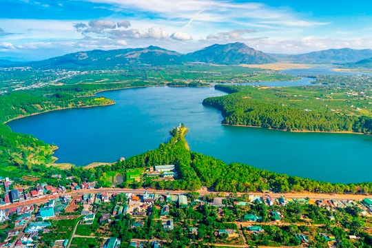 Tập đoàn Thụy Sĩ bắt tay “ông lớn” siêu du thuyền khảo sát 3.200km bờ biển Việt Nam, chọn tỉnh rộng thứ hai làm nơi xây "thiên đường du thuyền không phát thải” đầu tiên trên thế giới