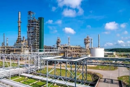 Nhà máy lọc dầu 3 tỷ USD của Việt Nam chuẩn bị “đón” 650.000 thùng dầu