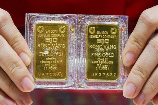 Giá vàng hôm nay 5/5: Vàng SJC giảm mạnh, vàng nhẫn "thủng" mốc 161 triệu đồng/lượng