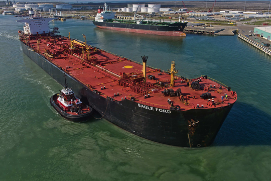 Sau 9 tuần xung đột với Iran, Mỹ bán được hơn 250 triệu thùng dầu, giành 'ngôi vương' từ tay nước đồng minh