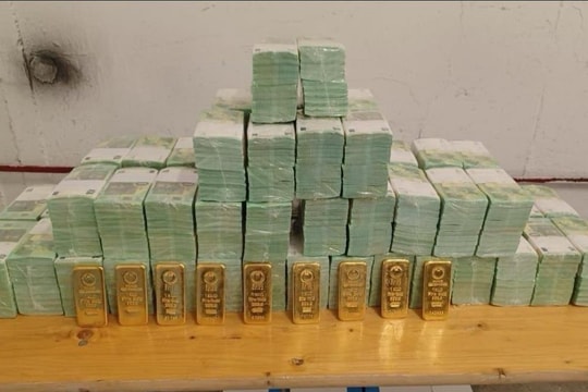 Quốc gia láng giềng vừa bất ngờ trả 9kg vàng cùng lô tiền mặt tổng trị giá 82 triệu USD, Ukraine đón tin vui kép, ông Zelensky ngay lập tức lên tiếng cảm ơn