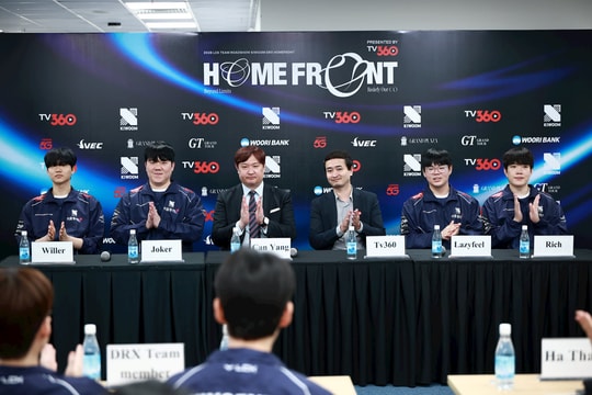 Hàng loạt ông lớn Esports Hàn Quốc đổ bộ Hà Nội, làm một việc khiến fan Liên Minh Huyền Thoại 'đứng ngồi không yên'