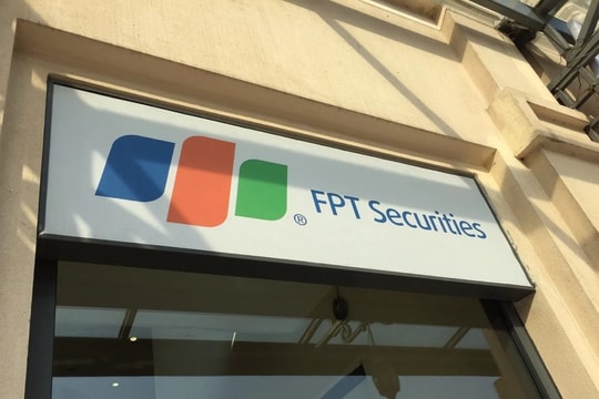 FPTS chốt quyền phát hành cổ phiếu thưởng và trả cổ tức tiền mặt 5%