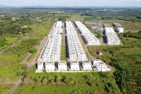 Một doanh nghiệp bất động sản bị Ngân hàng Quân đội phong tỏa gần 1.600 tỷ đồng, nợ quá hạn số tiền lớn tại VPBank và Sacombank