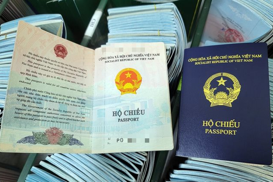 Công an cảnh báo người dân đang chờ nhận hộ chiếu qua đường bưu điện
