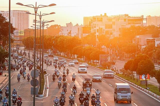 Việt Nam sở hữu một đại lộ nội đô rộng bậc nhất: Quy mô tới 12 làn xe, được ví đẹp như châu Âu, hàng loạt dự án bất động sản mọc dọc hai bên