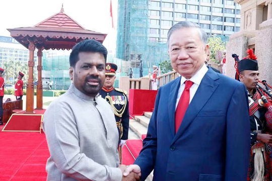 Việt Nam vừa tặng láng giềng của Ấn Độ một món quà ý nghĩa nặng 100 tấn, hỗ trợ lĩnh vực đóng góp 8% GDP