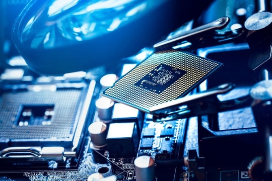 Bí mật sau khối tài sản 1,3 tỷ USD của "ông trùm" vật liệu chip kín tiếng vừa lộ diện