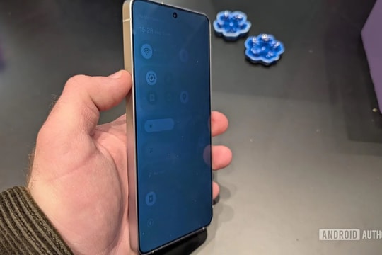 Đã từng rất thích màn hình điện thoại Samsung nhưng giờ đây tôi "không chịu nổi" nữa: Nó khiến tôi đau mắt