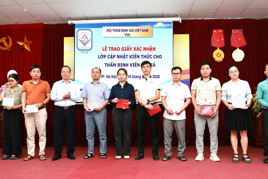 Hội Thẩm định giá Việt Nam bế giảng 2 lớp cập nhật kiến thức về thẩm định giá tại Hà Nội