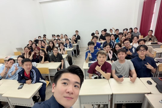 Chủ tịch Đỗ Quang Vinh bất ngờ làm "thầy giáo"