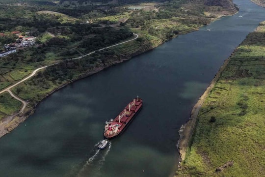 Eo biển Hormuz tê liệt, thế giới đổ dồn về một tuyến đường thủy mới: Gần 1,8 triệu thùng dầu băng qua mỗi ngày, tắc nghẽn cục bộ, trả giá đến 1 triệu USD cũng khó mà đi qua được