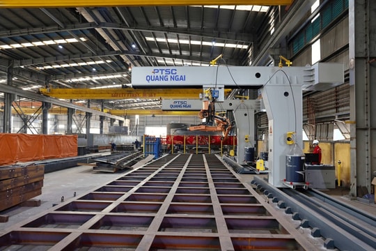 Kế toán trưởng của một công ty họ dầu khí nộp đơn xin từ chức, đề nghị chuyển sang Chuyên gia kế toán hoặc chức danh chuyên môn khác