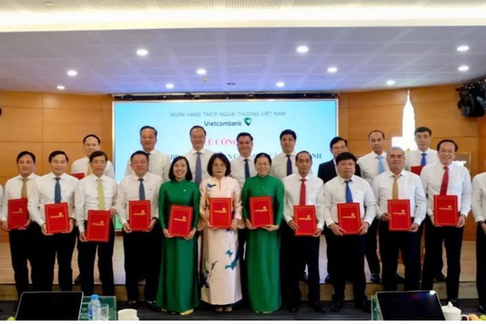 Một ngân hàng cùng lúc điều động, bổ nhiệm lãnh đạo tại 16 chi nhánh