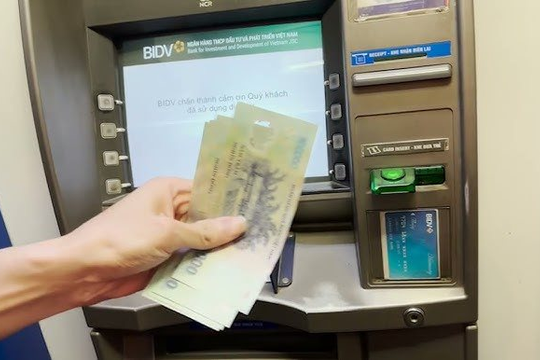 Vietcombank, BIDV, Techcombank,... sẽ thu phí chuyển khoản trong những trường hợp sau