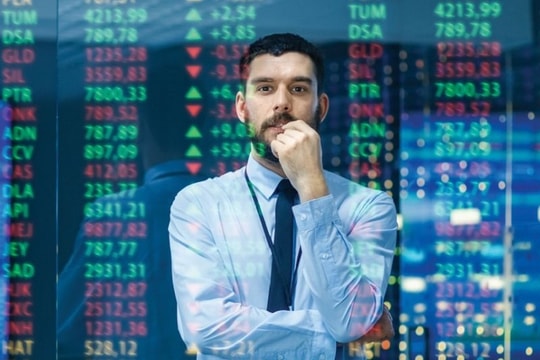 Khối ngoại bán ròng 14 phiên liên tiếp tổng giá trị hơn 13.000 tỷ, chuyện gì đang xảy ra?