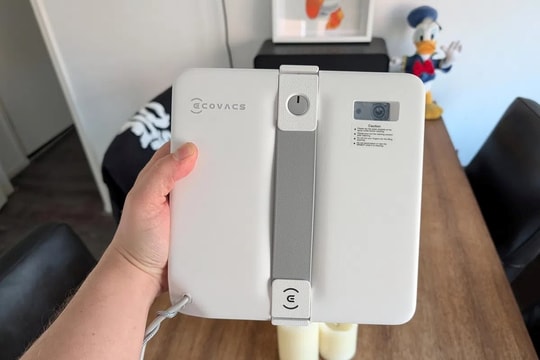 Dùng thử Ecovacs Winbot Mini 2: Chưa hoàn hảo, nhưng đủ khiến việc lau kính trở nên nhàn và thú vị 