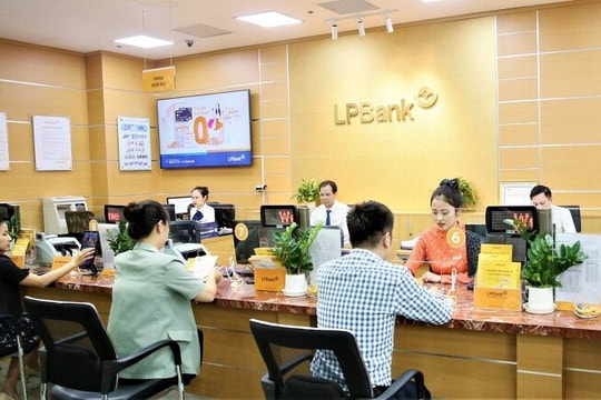 Công an kiểm tra giao dịch chuyển khoản 260 triệu đồng của một khách hàng tại LPBank