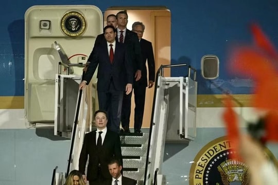 Vì sao CEO Jensen Huang được Tổng thống Trump mời đi cùng “Không lực Một” tới Trung Quốc vào phút chót?