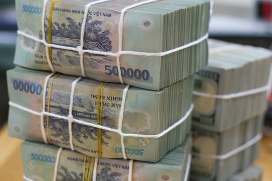 Vì sao cùng gửi tiết kiệm ở một ngân hàng nhưng khách hàng được các mức lãi suất khác nhau? 