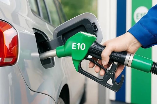 Xe đang đổ RON95, chuyển sang xăng E10 cần lưu ý điều gì?
