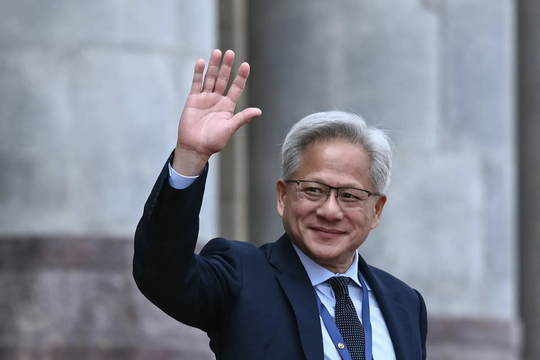 Tỷ phú Jensen Huang không quên làm một "thủ tục" giống hệt ở Việt Nam khi thăm Trung Quốc cùng ông Trump