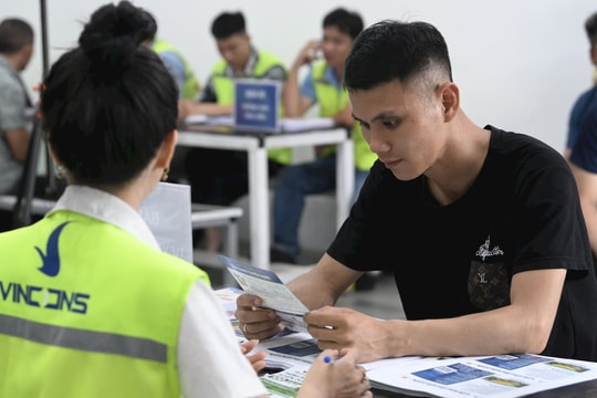 Chưa từng có: Vingroup tuyển 20.000 lao động cho dự án KĐT lớn nhất VN, người Hà Nội phấn khởi nộp hồ sơ