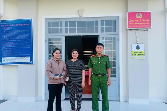 Hai người phụ nữ SN 1966 và 1997 cùng đến công an làm việc sau khi tài khoản phát sinh giao dịch 250.000.000 đồng