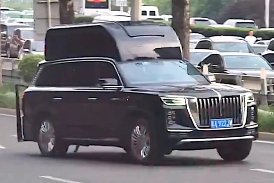 Chiếc xe bị "sưng đầu" gây khó hiểu trong chuyến thăm Trung Quốc của ông Trump: Không ai rõ có mục đích gì