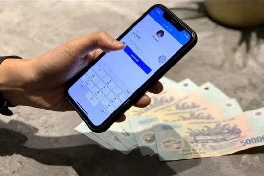 Sau khi chuyển khoản liên tiếp tới 1 tỷ đồng cho con gái đang ở nước ngoài, cụ bà 76 tuổi phải đến trình báo công an 
