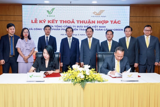 Tỷ phú Phạm Nhật Vượng bắt tay Vietnam Post lắp 16.000 tủ đổi pin xe máy và 2.000 trụ sạc ô tô điện, mỗi điểm cách nhau  trung bình 2,82 km