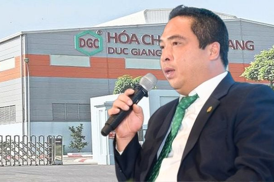 Chủ tịch bị khởi tố: Người cận vệ 20 năm bất ngờ đứng ra gánh vác đế chế chi phối 1/3 lượng phốt pho vàng toàn cầu