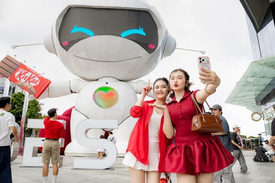 Chuyện gì đang xảy ra với robot BESO “nghỉ xả hơi” ở Thiso Mall khiến giới trẻ phải đồng loạt check-in