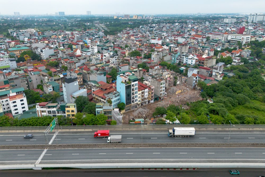 Rao bán “ế” gần nửa năm, xuất hiện tình trạng nhà trong ngõ Hà Nội hạ giá chào tiền tỷ, môi giới vẫn than: “Chưa bao giờ khó bán như hiện nay”