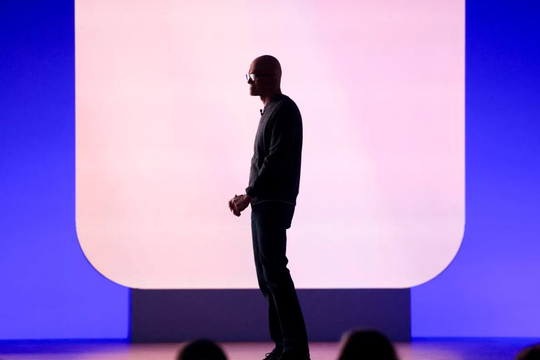 Sa thải 8.750 nhân sự, CEO Satya Nadella đi viết code: Gã khổng lồ 3.000 tỷ USD Microsoft “vã mồ hôi” khi mất 357 tỷ USD trong 1 phiên