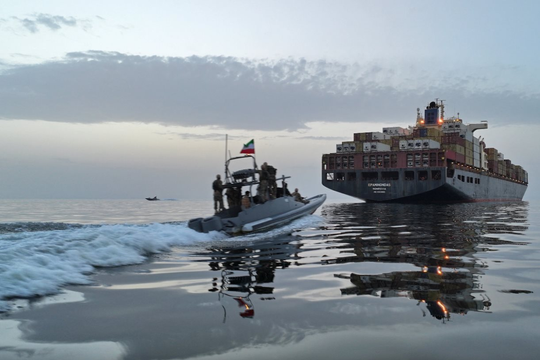 Iran muốn thu phí vĩnh viễn trên Eo biển Hormuz