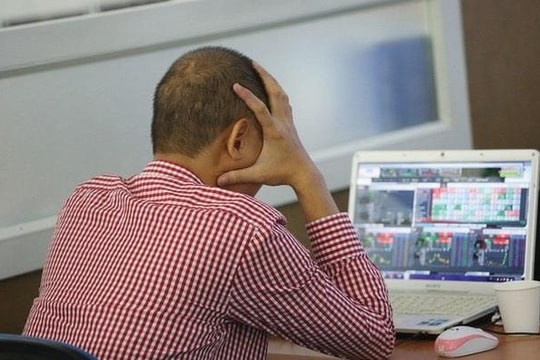 Tiền vào chứng khoán xuống mức thấp nhất 2 tháng, điều gì đang diễn ra?
