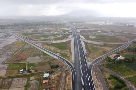 Ngay tuần sau, 22km đầu tiên của tuyến cao tốc “rừng – biển” đầu tiên tại Việt Nam sẽ chính thức thông xe
