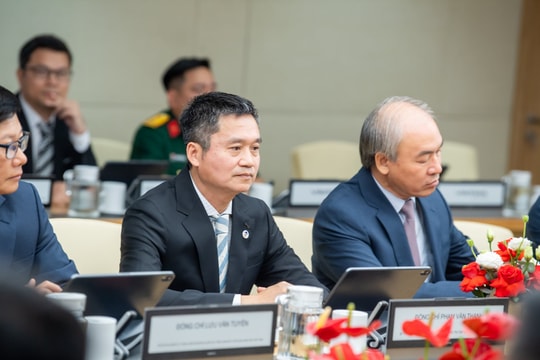 Viettel bắt tay ông lớn xăng dầu "khủng" nhất Việt Nam: Sẽ có hàng nghìn trạm xăng thông minh thế hệ mới?
